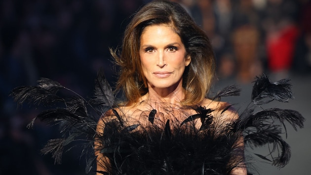 Strahlend schön, so kennt man Cindy Crawford. Jetzt enthüllte das Topmodel, dass es seit 10 ...