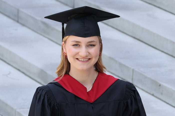 Belgiens Kronprinzessin Elisabeth trug zur Abschlussfeier an der Harvard University einen Talar ...
