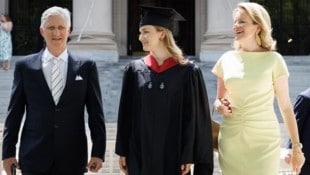 König Philippe und Königin Mathilde von Belgien ließen ihre Tochter Elisabeth zum ...