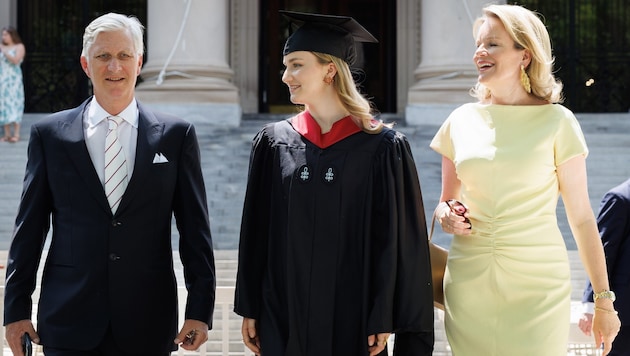 König Philippe und Königin Mathilde von Belgien ließen ihre Tochter Elisabeth zum ...