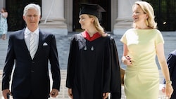 König Philippe und Königin Mathilde von Belgien ließen ihre Tochter Elisabeth zum ...