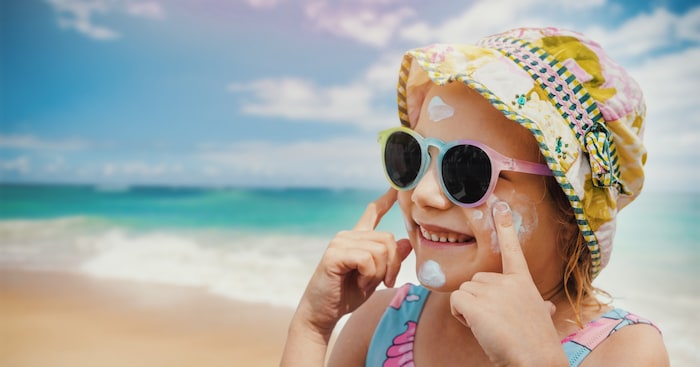 Kinderhaut reagiert besonders empfindlich auf UV-Strahlung. Ein konsequenter Sonnenschutz ist ...