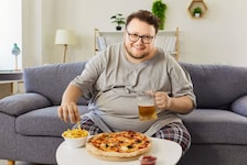 Viele übergewichtige Männer sind sich der negativen Folgen auf die Gesundheit nicht bewusst.