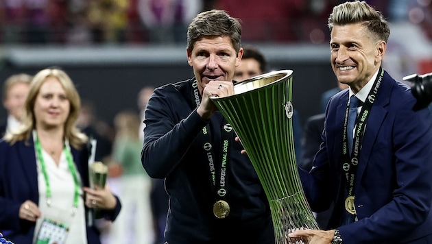 Steve Parish (re.) jubelt gemeinsam mit Oliver Glasner.
