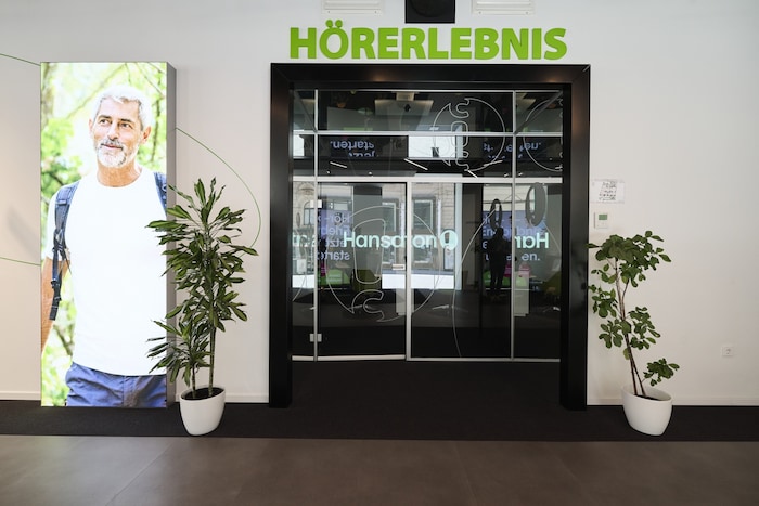 Im Hörerlebnisraum können unterschiedliche Alltagssituationen und Geräuschkulissen simuliert ...
