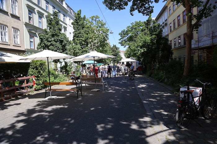 Ein Teil der Wolfganggasse, bei der Tichtelgasse in Meidling, wird zur Fußgängerzone. Auch das ...
