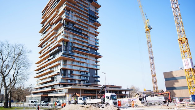 Neue Wohnbauten wie hier in der Stadionallee wird es in den kommenden Jahren immer weniger – und ...