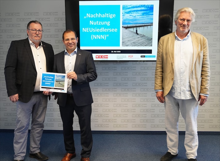 Präsident Wirth (M.) mit den Projektleitern Perner und Josef.