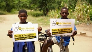 Was im Juni bei uns bis Sommer erradelt wird, möchte Malle im Herbst als Spenden- scheck ...