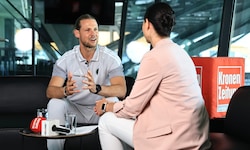 Sebastian Siller im Interview mit „Krone“-Redakteurin Jasmin Steiner im VIP-Bereich des Tivoli ...