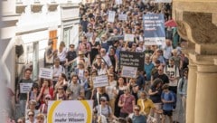 Tausende Menschen zogen am Donnerstag durch die Straßen der Grazer Innenstadt.