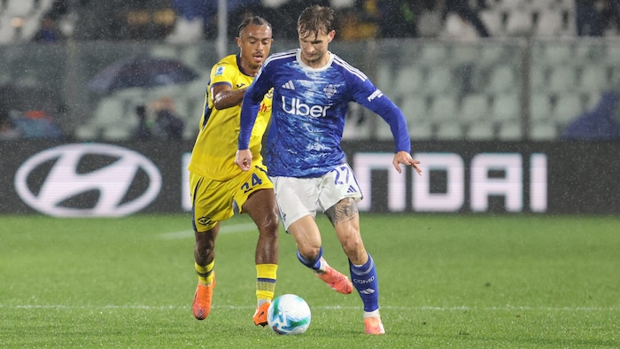 Stefan Posch im Trikot von Como.