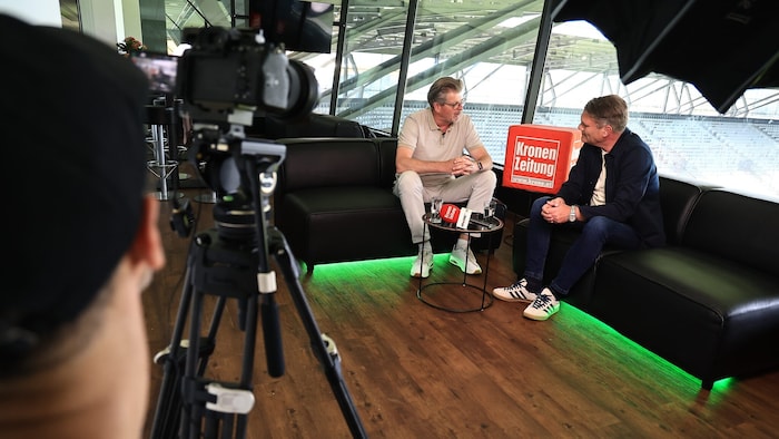 Das Interview wurde im VIP-Stadion des Tivoli Stadion Tirol geführt.