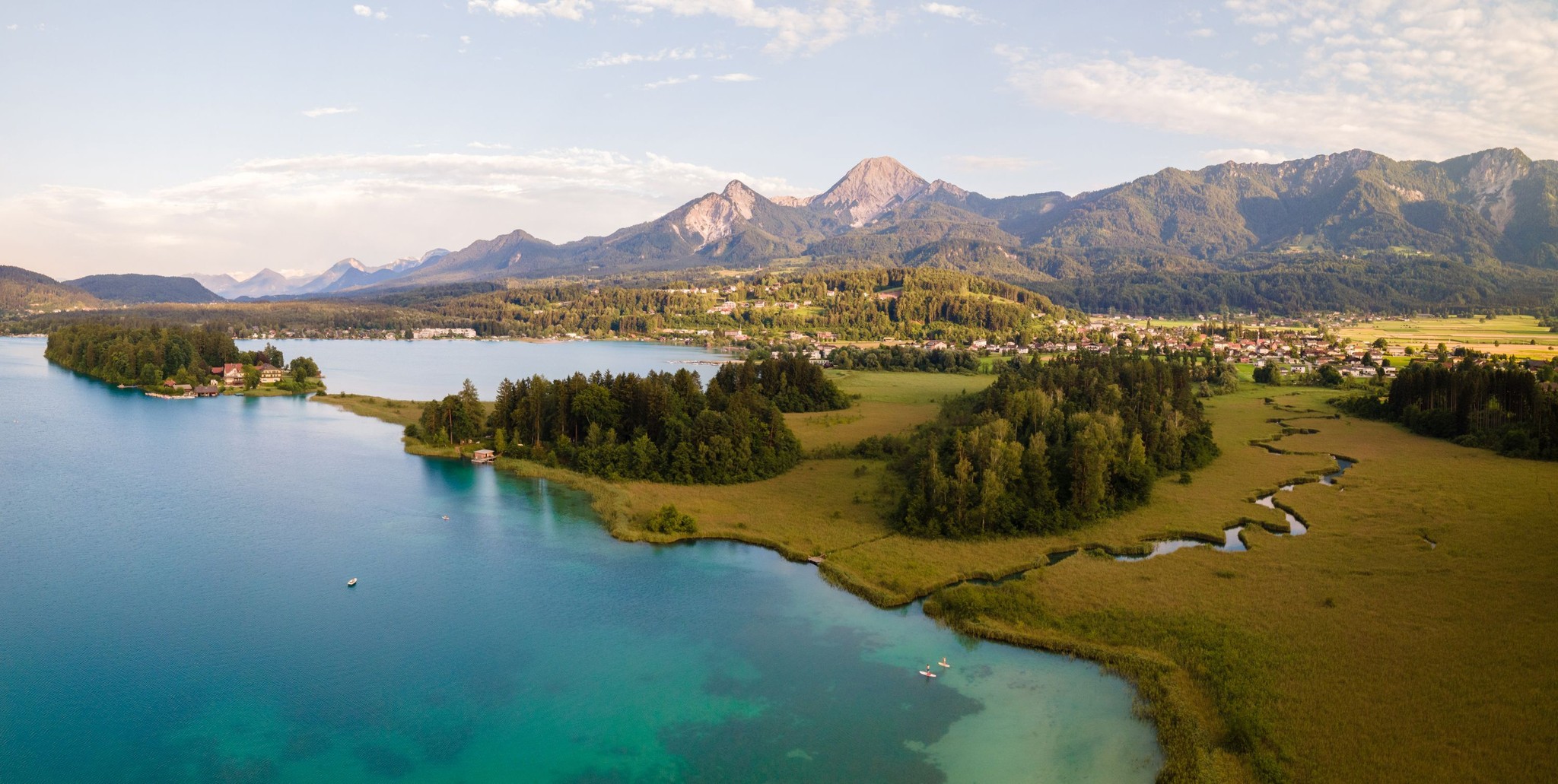 Der Faaker See: beliebt bei Freunden der Fauna und Flora, bei Schwimmern, SUP-Paddlern... und am ...