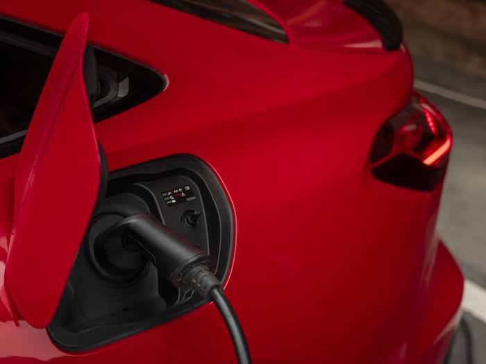Erstmals bei einem RS5 gibt es einen Stecker. Geladen wird mit maximal 11 kW.