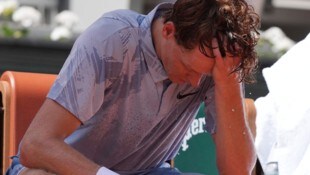 Das dramatische Aus von Jannik Sinner in Paris hat die Tennis-Welt erschüttert. 