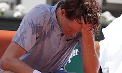 Das dramatische Aus von Jannik Sinner in Paris hat die Tennis-Welt erschüttert. 