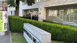 Polizeischüler waren bei der Sicherung der Berufsschule im Einsatz
