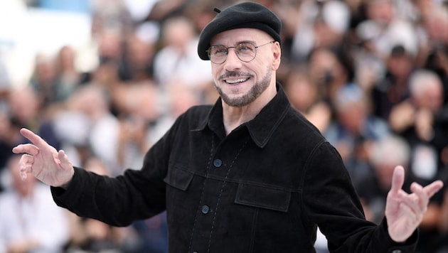 John Travolta erklärt, warum er seit Kurzem ein Faible für Barretts hat.