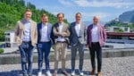 Florian, Fritz junior, Dieter, Gerald Unterberger und Josef Gruber am Dach des Firmensitzes in ...