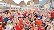 Die „Krone-Fanzone“ in Kapfenberg wird zu einem Treffpunkt für Fans.