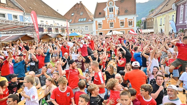 Die „Krone-Fanzone“ in Kapfenberg wird zu einem Treffpunkt für Fans.