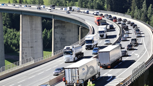 Es wird wohl um einiges schlimmer als am Bild: Am Samstag dürften die Autos am Brenner ...
