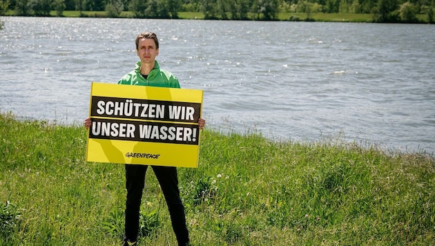 Greenpeace warnt: Das Wasser steht uns nur sprichwörtlich bis zum Hals.