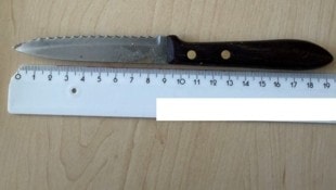 Der Verdächtige konnte nicht beruhigt werden, er drohte weiter mit dem Küchenmesser.