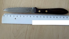 Das Küchenmesser hatte eine zehn Zentimeter lange Klinge. (Symbolbild)