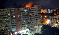 Nach dem Einschlag der Drohne brach ein Feuer in dem Hochhaus in Galati aus.