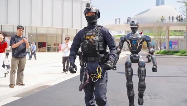 Noch nicht im Einsatz, aber bereit: Humanoide Spezialeinheit der Polizei.