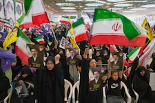 Nicht wirklich von der Bildfläche verschwunden: Ober-Ajatollah Modschtaba Khamenei zieht ...