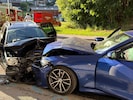 Die beiden Fahrzeuge wurden bei der Kollision schwer beschädigt.