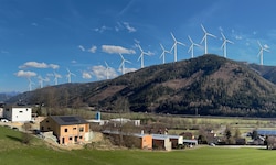 Eine Visualisierung des Vereins soll aufzeigen, wie nah die Windräder an den Siedlungen im Tal ...