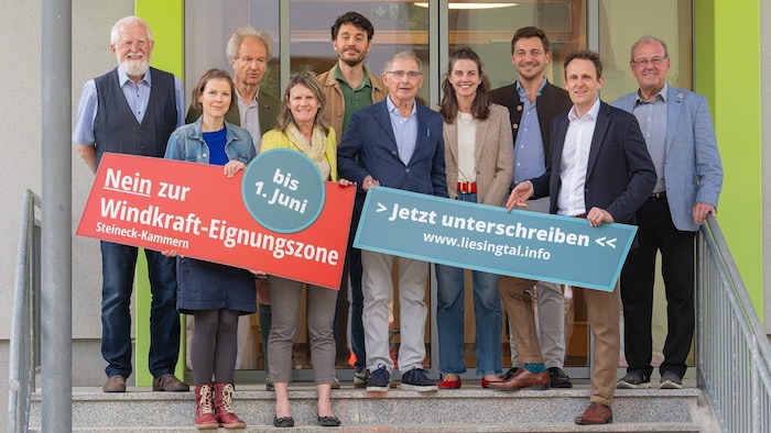 Die Initiative „Für ein lebenswertes Liesingtal“ um Jürgen Blematl (2. von rechts) macht gegen ...