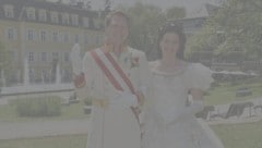 Kaiser und Kaiserin begrüßen die Besucher beim Biedermeierfest in Bad Gleichenberg