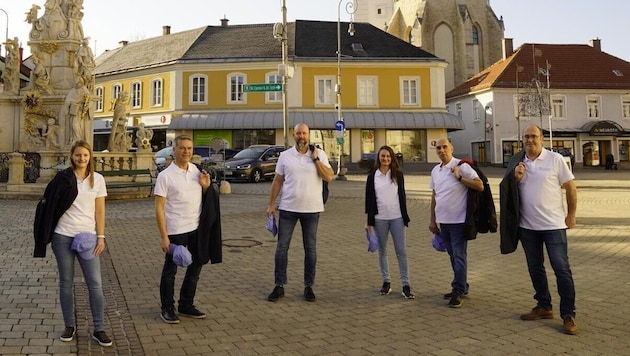 Marcus Berlosnig (3. v. l.) mit seinem Team der Liste „Wir für Neunkirchen“.
