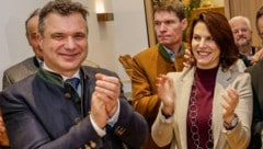 Muss jetzt sparen: Kammer-Präsident Quehenberger (li, mit Landeshauptfrau Edtstadler)