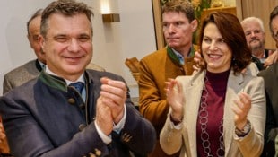 Muss jetzt sparen: Kammer-Präsident Quehenberger (li, mit Landeshauptfrau Edtstadler)