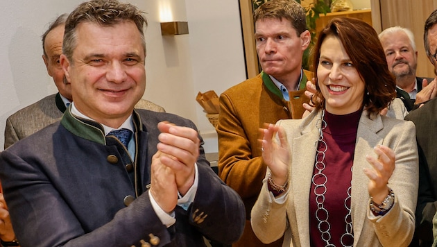 Muss jetzt sparen: Kammer-Präsident Quehenberger (li, mit Landeshauptfrau Edtstadler)