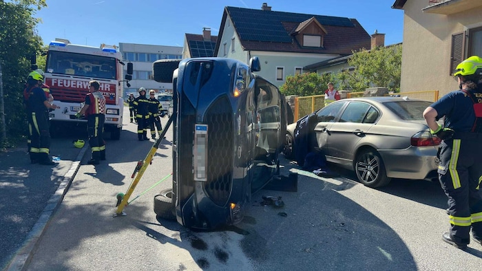 Die 71-Jährige musste aus dem Unfallwagen befreit werden.