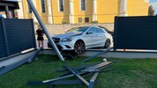 Der Mercedes wurde beim Unfall erheblich beschädigt.