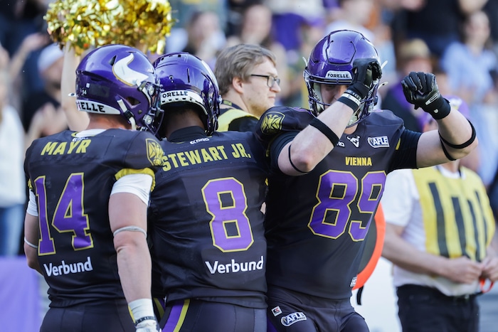Großer Jubel bei den Vienna Vikings nach dem 49:7 Auftaktsieg.