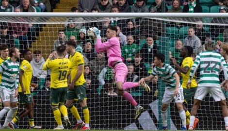 Hibernian-Keeper Raphael Sallinger