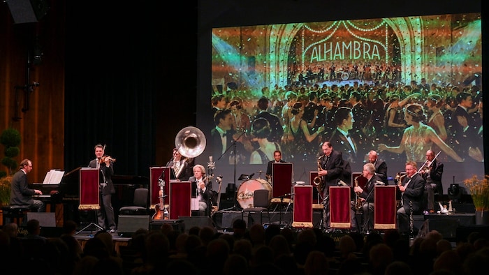 Das Salonorchester Alhambra ließ die goldenen Zwanziger und Dreißiger ...