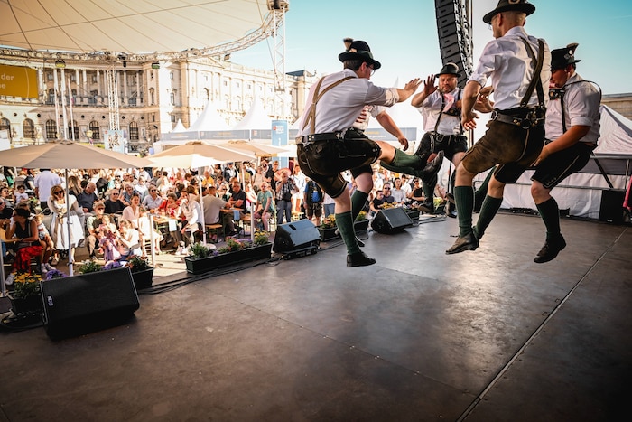 So tanzt Oberösterreich! Die Schuhplattler vom Trachtenverein D’Ischler zeigten den Besuchern, ...