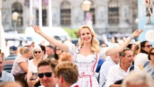 Wenn Oberösterreich in Wien zu Gast ist, sind alle dabei: Auch Powerfrau Silvia Schneider ...