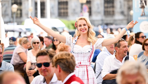 Wenn Oberösterreich in Wien zu Gast ist, sind alle dabei: Auch Powerfrau Silvia Schneider ...