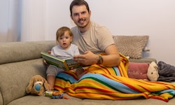 Hans Farkas ist tagsüber für seine Tochter Carlotta da